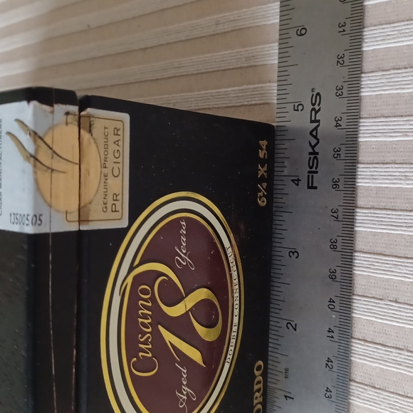 Cubano Wooden Cigar Box - Picture 8 of 10